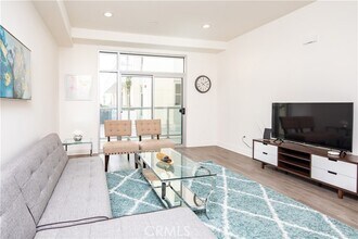 56 E Duarte Rd-Unit -301 in Arcadia, CA - Building Photo - Building Photo