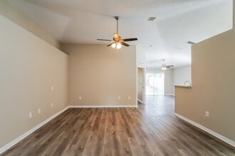 14145 Econ Woods Ln in Orlando, FL - Building Photo - Building Photo
