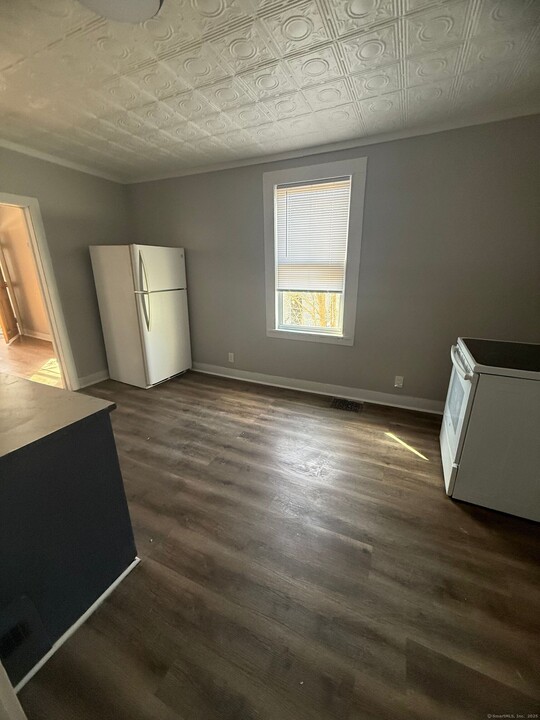 106 Birch St-Unit -6 in Manchester, CT - Foto de edificio