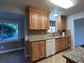 120 Bessie Ln in Oroville, CA - Building Photo - Building Photo