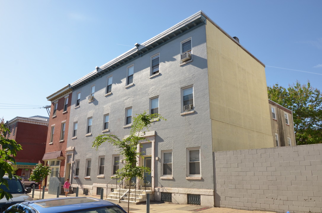 Maple Mount Vernon Apartments in Philadelphia, PA - Foto de edificio