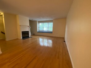 1047 Washington St in Newton, MA - Building Photo - Building Photo