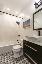 900 N Hoover in Los Angeles, CA - Building Photo - Building Photo