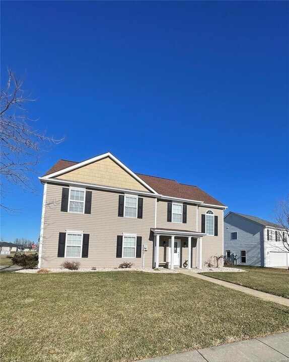 1202 Peach Ln in New Baden, IL - Building Photo