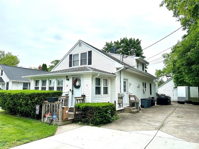 property at 18 Linden Pl