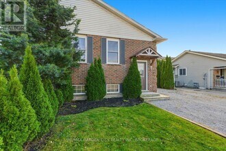 4 Fox Trail Dr in St Catharines, ON - Building Photo - Building Photo