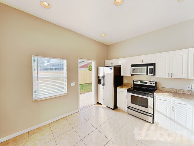 13305 Silvercreek Dr in Riverview, FL - Foto de edificio - Building Photo