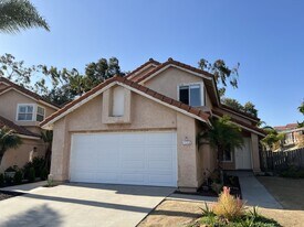 1772 Corta Cresta in Oceanside, CA - Building Photo
