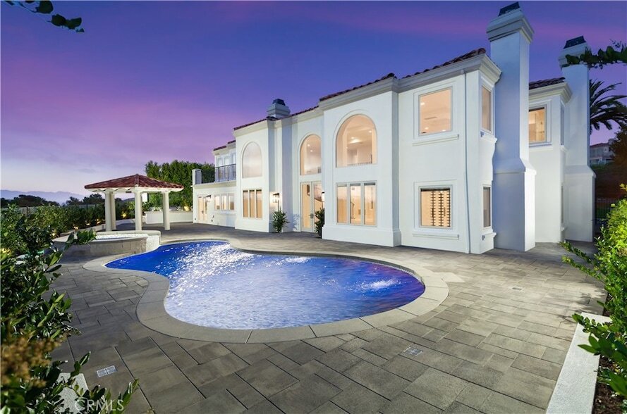5 Longboat in Newport Beach, CA - Building Photo