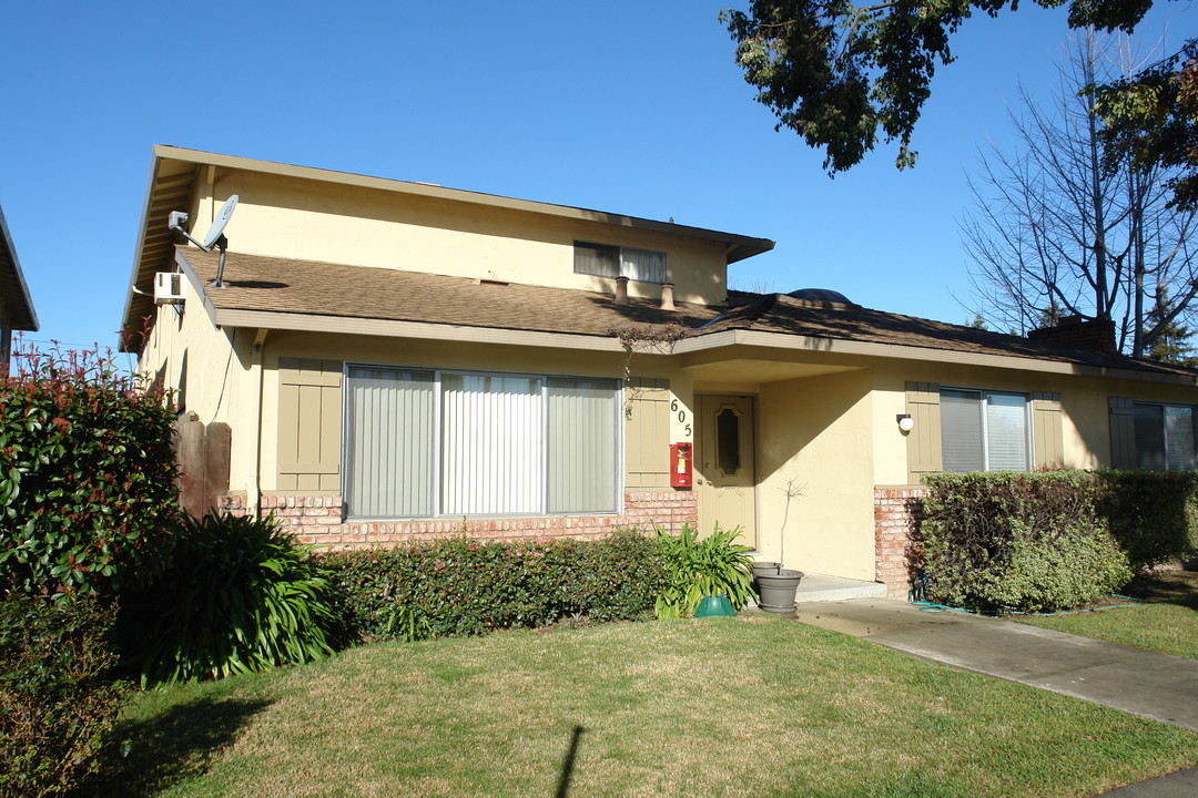 605 Rebecca Way in San Jose, CA - Building Photo