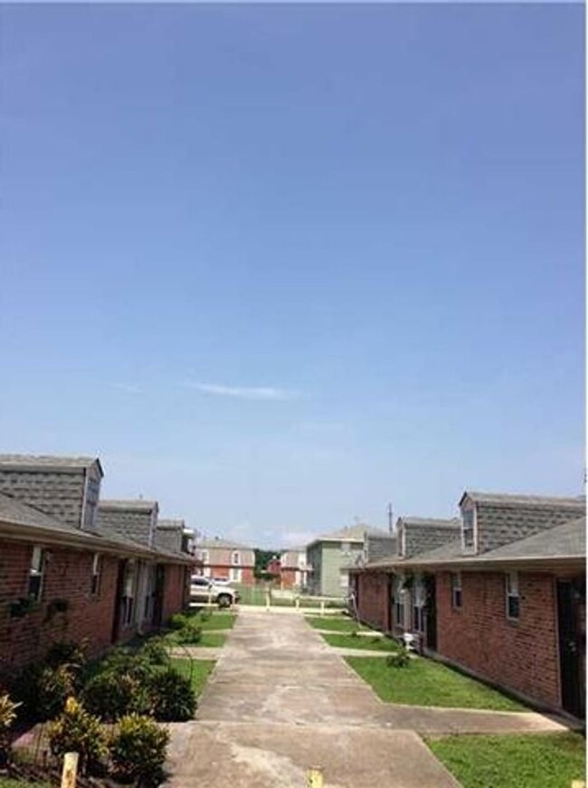 4110 St Bernard Ave in New Orleans, LA - Building Photo - Building Photo