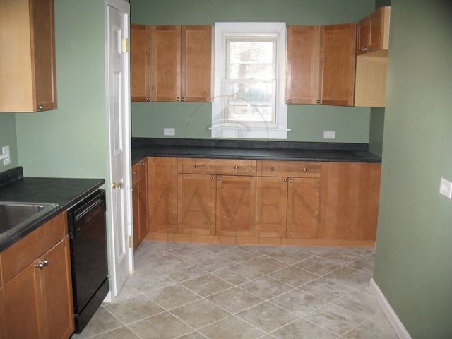 960 Broadway-Unit -2 in Somerville, MA - Building Photo