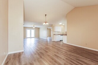 19643 N 12th Pl in Phoenix, AZ - Foto de edificio - Building Photo