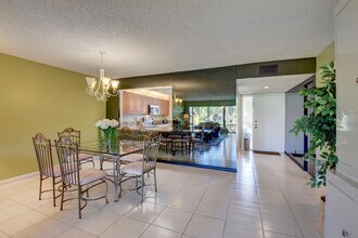 5673 Fairway Park Dr in Boynton Beach, FL - Building Photo - Building Photo