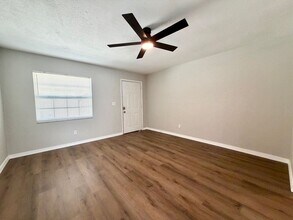 6317 S Roberts Ave in Tampa, FL - Building Photo - Building Photo