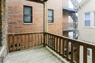 2730 N Wayne Ave, Unit 2 in Chicago, IL - Building Photo - Building Photo