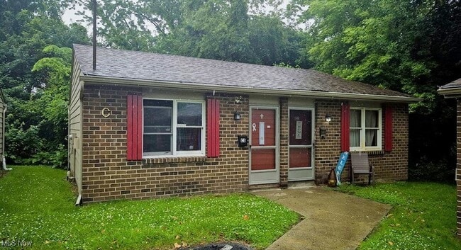 property at 31 1/2 Elm St