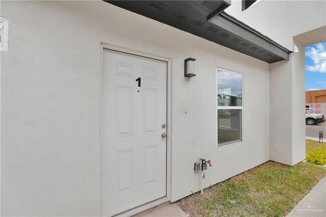 18 E 24th St in Alton, TX - Building Photo - Building Photo