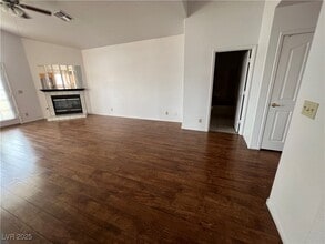 8301 Boseck Dr in Las Vegas, NV - Building Photo - Building Photo