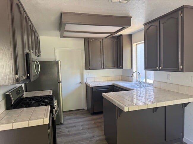 7415 Sunborough Ln in Sacramento, CA - Building Photo - Building Photo