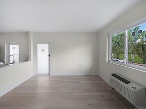 1525 Michigan Ave-Unit -7 in Miami Beach, FL - Building Photo - Building Photo