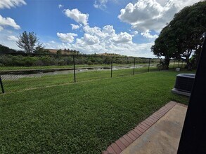 9430 S Meadows Cir in Miramar, FL - Building Photo - Building Photo