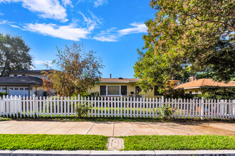 244 W Walnut Ave in Monrovia, CA - Building Photo - Building Photo