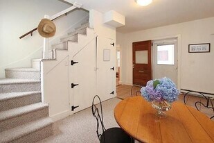 42 Lee Ave in Newport, RI - Building Photo