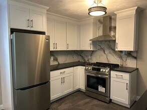 18 Ashcroft St in Dedham, MA - Building Photo - Building Photo