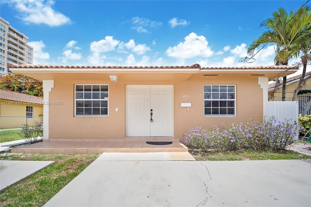 3653 SW 27th St in Miami, FL - Building Photo