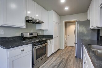 4262 Mesa Vista Way in Oceanside, CA - Building Photo - Building Photo