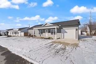 118 Clark Rd in Charlestown, IN - Building Photo