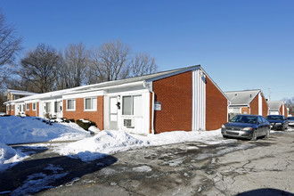 Laskey Manor in Toledo, OH - Building Photo - Building Photo