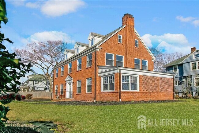 10 Codington Pl, Unit 2 in Somerville, NJ - Building Photo - Building Photo