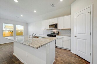 1711 Windsor Blvd in Lockhart, TX - Building Photo - Building Photo