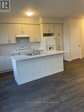 6 Mockingbird Ln in Hamilton, ON - Building Photo - Building Photo