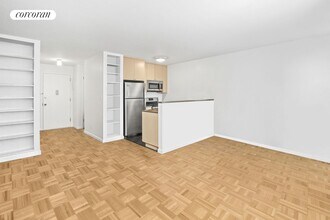 101 E 15th St in New York, NY - Building Photo - Building Photo