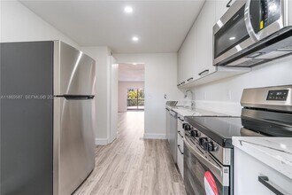 8705 NW 38th Dr in Coral Springs, FL - Building Photo - Building Photo