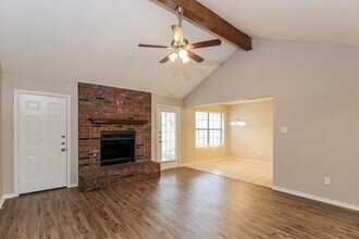 217 Tanglewood St in Denton, TX - Building Photo - Building Photo