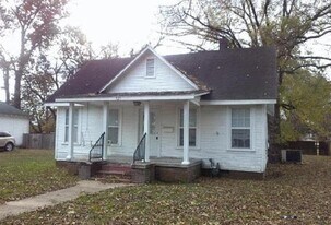 521 W Hale Ave in Osceola, AR - Building Photo