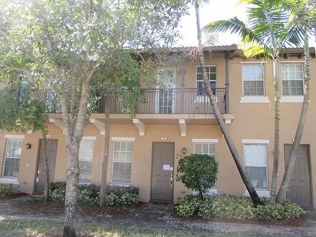 708 SW 147th Ave in Pembroke Pines, FL - Building Photo - Building Photo