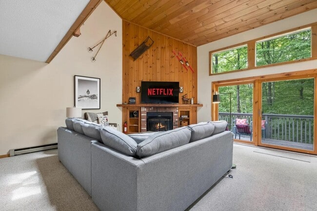 6 Ridge Rd in Lincoln, NH - Building Photo - Building Photo