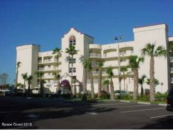 8891 Lake Dr in Cape Canaveral, FL - Building Photo