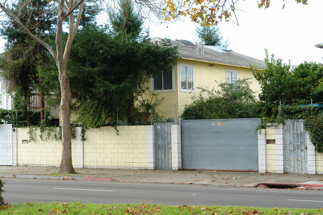 1654 San Pablo Ave in Berkeley, CA - Building Photo - Building Photo