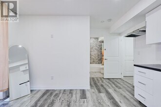 13 Blue Frst Cres in Barrie, ON - Building Photo - Building Photo