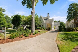 121 Blackburn Ave in Nashville, TN - Building Photo