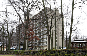 Saferstein Towers in Akron, OH - Building Photo - Building Photo