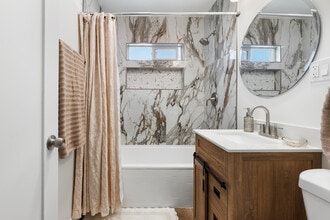 2509 W 73rd St, Unit 2509 in Los Angeles, CA - Building Photo - Building Photo