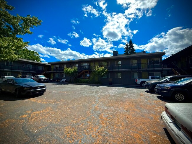 Cathedral Park Apartments in Portland, OR - Foto de edificio - Building Photo