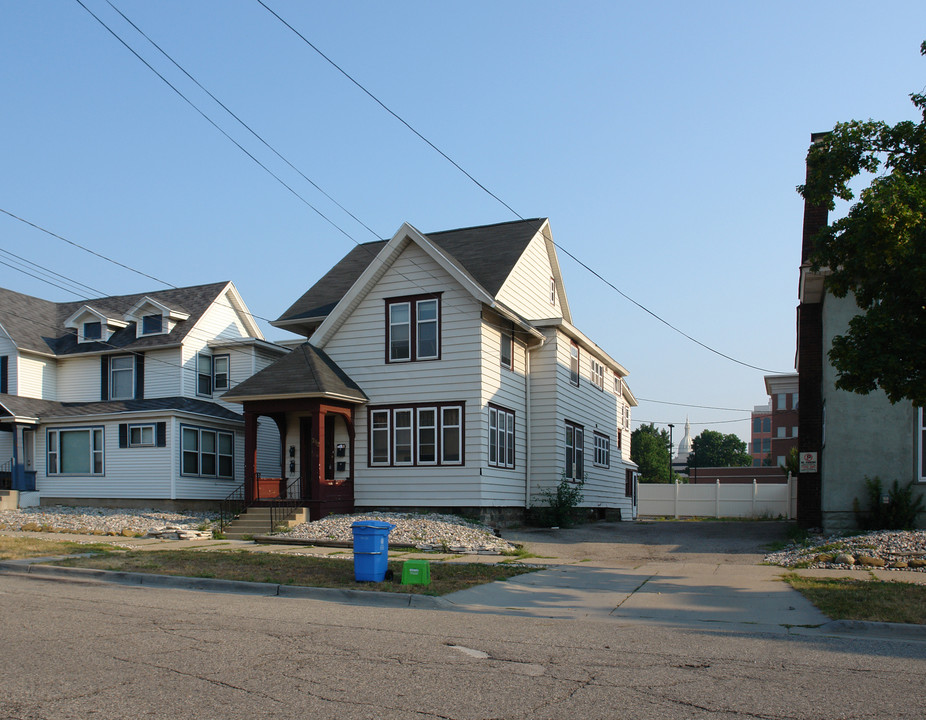 212 W Hillsdale St in Lansing, MI - Foto de edificio